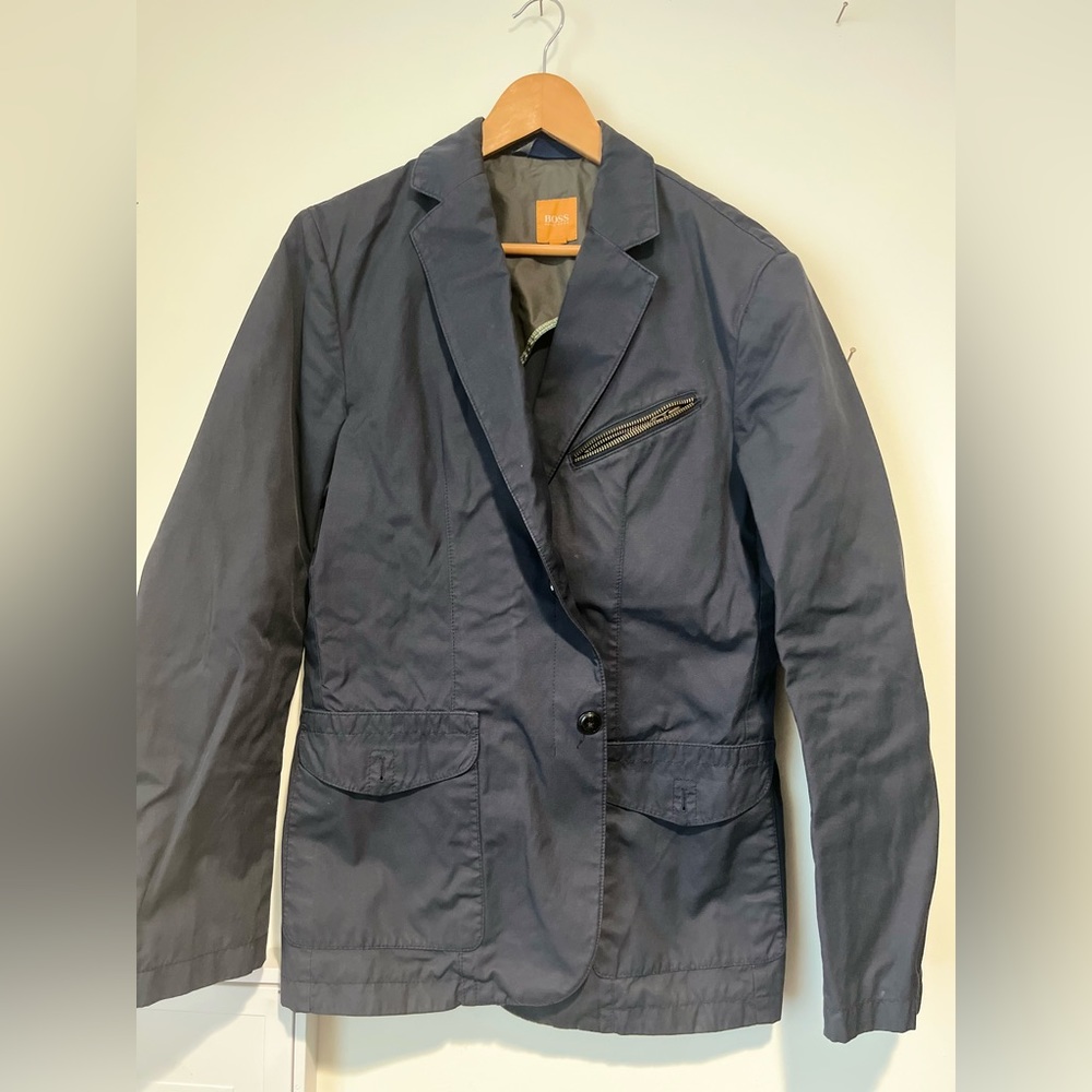 Boss by Hugo Boss orange label Men’s sport coat. Size 42R in great condition.